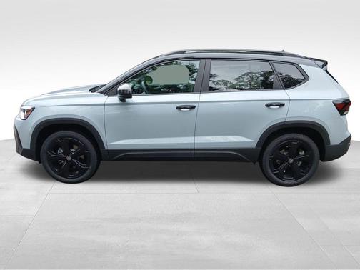 2025 Volkswagen Taos 1.5T SE Black