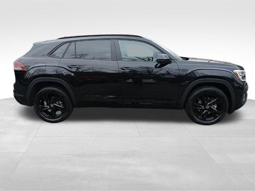 2025 Volkswagen Atlas Cross Sport 2.0T SEL R-Line Black