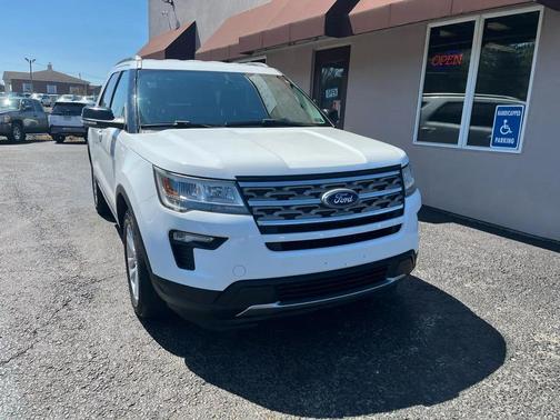 White 2018 Ford Explorer XLT