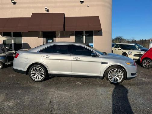 Ingot Silver Metallic 2014 Ford Taurus Limited