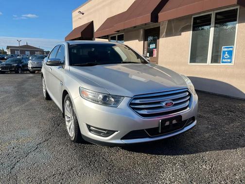 Ingot Silver Metallic 2014 Ford Taurus Limited