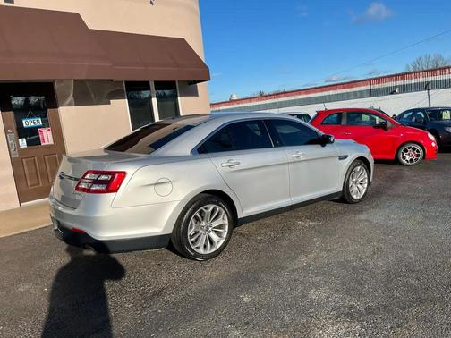 Ingot Silver Metallic 2014 Ford Taurus Limited