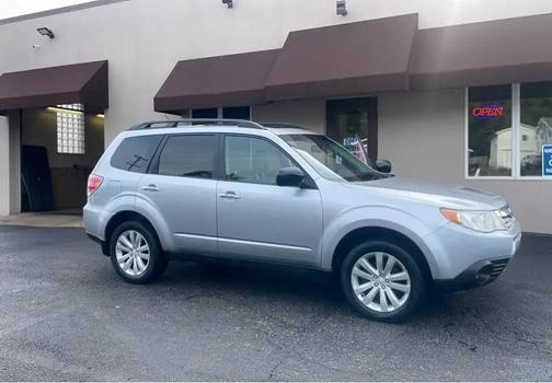Ice Silver Metallic 2012 Subaru Forester 2.5X