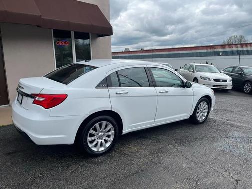 Bright White Clearcoat 2013 Chrysler 200 Limited