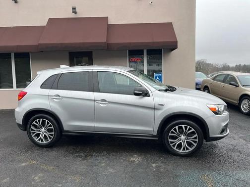 Alloy Silver Metallic 2018 Mitsubishi Outlander Sport 2.0 ES