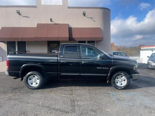 Black 2002 Dodge Ram 1500 SLT Quad Cab