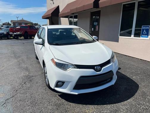 Super White 2015 Toyota Corolla LE Plus