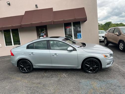 Electric Silver Metallic 2017 Volvo S60 T5 Dynamic