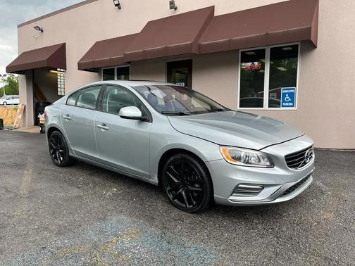 Electric Silver Metallic 2017 Volvo S60 T5 Dynamic