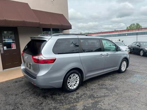 Silver Sky Metallic 2017 Toyota Sienna XLE Premium