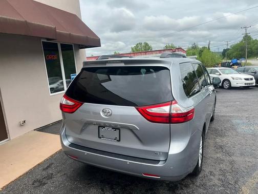 Silver Sky Metallic 2017 Toyota Sienna XLE Premium