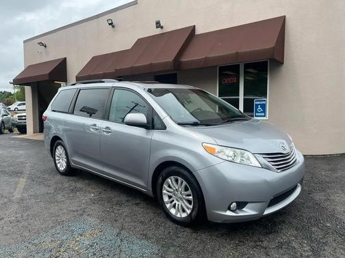 Silver Sky Metallic 2017 Toyota Sienna XLE Premium