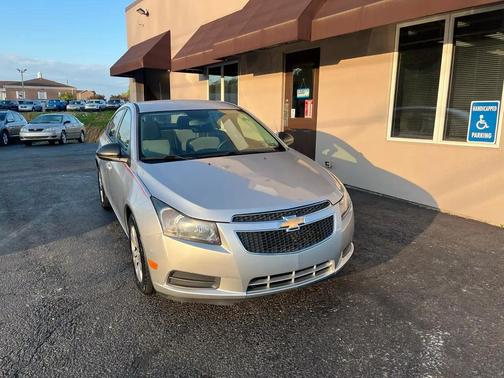 Silver Ice Metallic 2014 Chevrolet Cruze LS