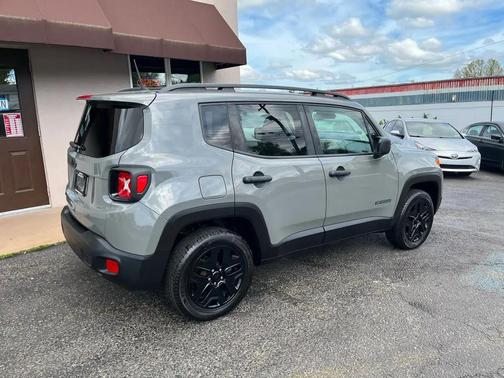 Sting-Gray Clearcoat 2020 Jeep Renegade Upland