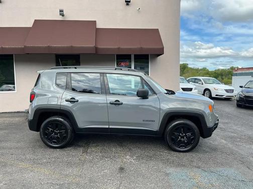 Sting-Gray Clearcoat 2020 Jeep Renegade Upland