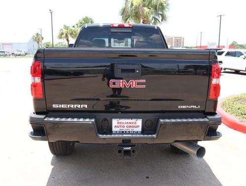 Photo 3 of 35 of 2019 GMC Sierra 2500 Denali