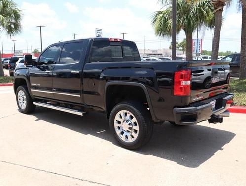 Photo 4 of 35 of 2019 GMC Sierra 2500 Denali