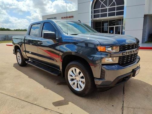 Photo 1 of 30 of 2022 Chevrolet Silverado 1500 Limited Custom