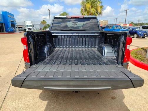 Photo 4 of 30 of 2022 Chevrolet Silverado 1500 Limited Custom