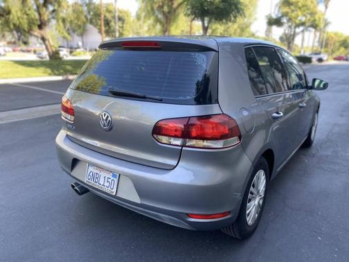 2010 Volkswagen Golf 4-Door