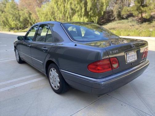 1996 Mercedes-Benz E-Class E 320 4dr Sedan