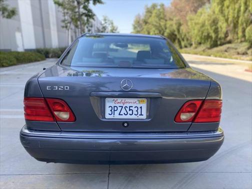 1996 Mercedes-Benz E-Class E 320 4dr Sedan
