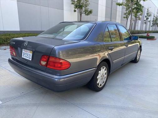 1996 Mercedes-Benz E-Class E 320 4dr Sedan