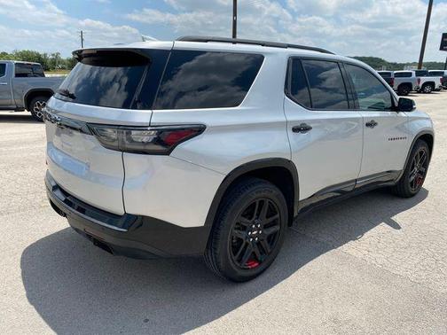 Silver Ice Metallic 2020 Chevrolet Traverse Premier