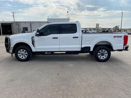 Oxford White 2024 Ford F-250 XLT