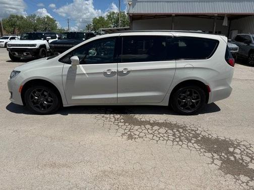 2020 Chrysler Pacifica Touring-L Plus