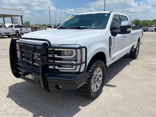 Oxford White 2024 Ford F-250 Lariat