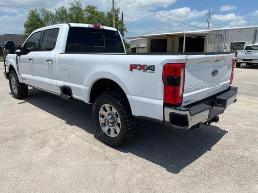 Oxford White 2024 Ford F-250 Lariat