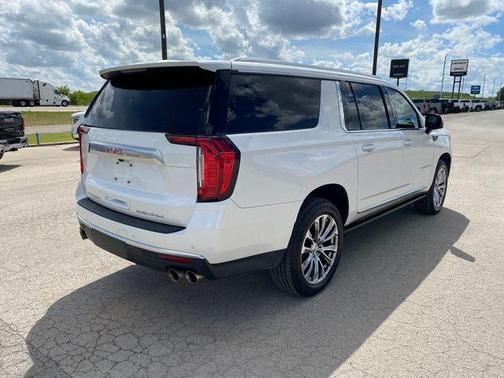 White Frost Tri-Coat 2022 GMC Yukon XL Denali