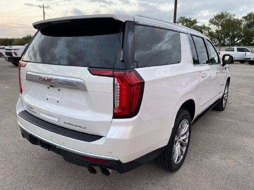 White Frost Tri-Coat 2023 GMC Yukon XL Denali