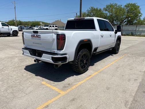 Summit White 2024 GMC Sierra 2500 AT4