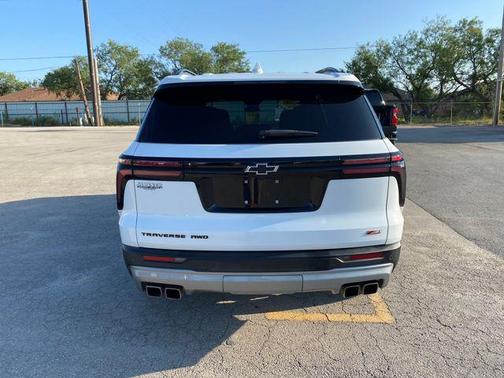 Summit White 2024 Chevrolet Traverse Z71