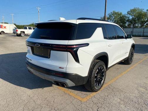 Summit White 2024 Chevrolet Traverse Z71