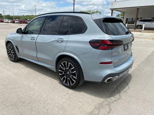 Gray Metallic 2025 BMW X5 sDrive40i