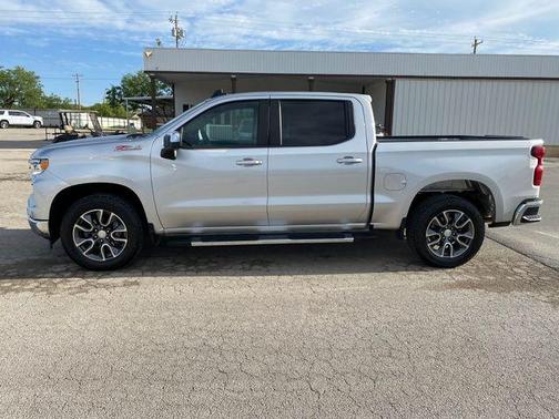 Silver Ice Metallic 2022 Chevrolet Silverado 1500 LT