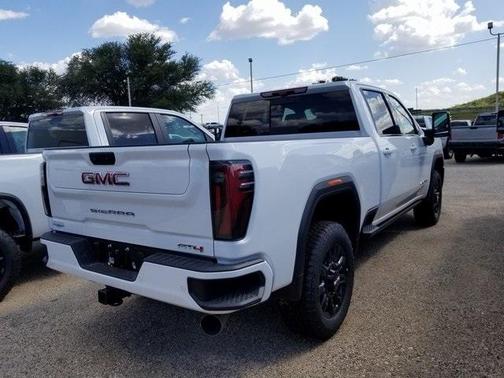 2025 GMC Sierra 2500 AT4