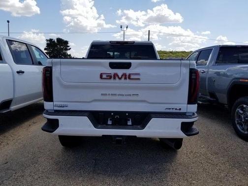 2025 GMC Sierra 2500 AT4