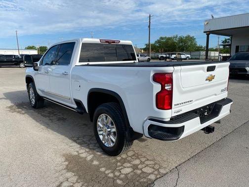 Summit White 2024 Chevrolet Silverado 2500 High Country