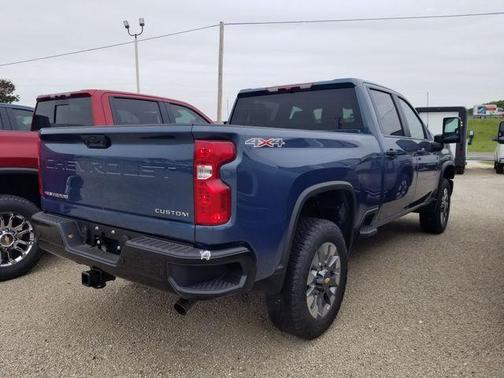 Lakeshore Blue Metallic 2026 Chevrolet Silverado 2500 Custom