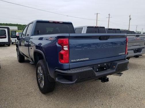 Lakeshore Blue Metallic 2026 Chevrolet Silverado 2500 Custom