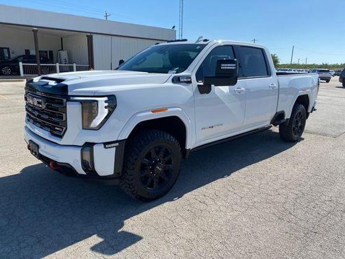Summit White 2024 GMC Sierra 2500 AT4