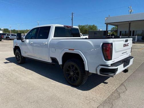 Summit White 2024 GMC Sierra 2500 AT4