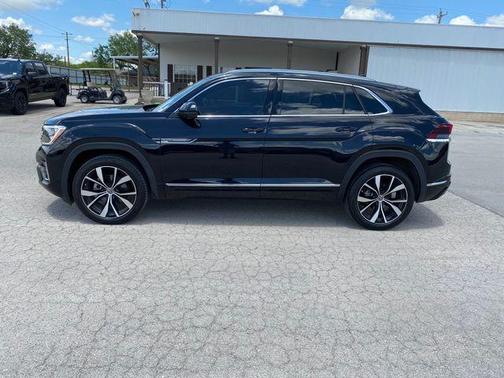 Deep Black Pearl Effect 2024 Volkswagen Atlas Cross Sport 2.0T SEL Premium R-Line