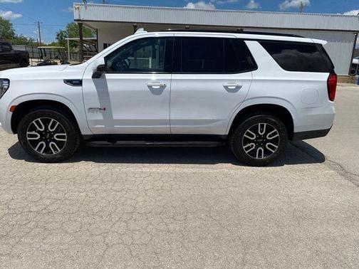 Summit White 2021 GMC Yukon AT4