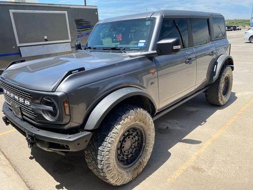 Carbonized Gray Metallic 2023 Ford Bronco Badlands
