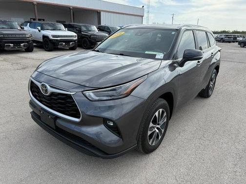 2024 Toyota Highlander LE